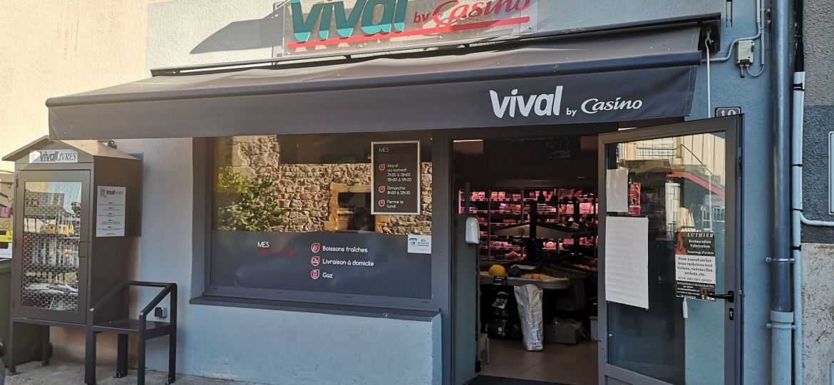 vitrine épicerie Ambierle