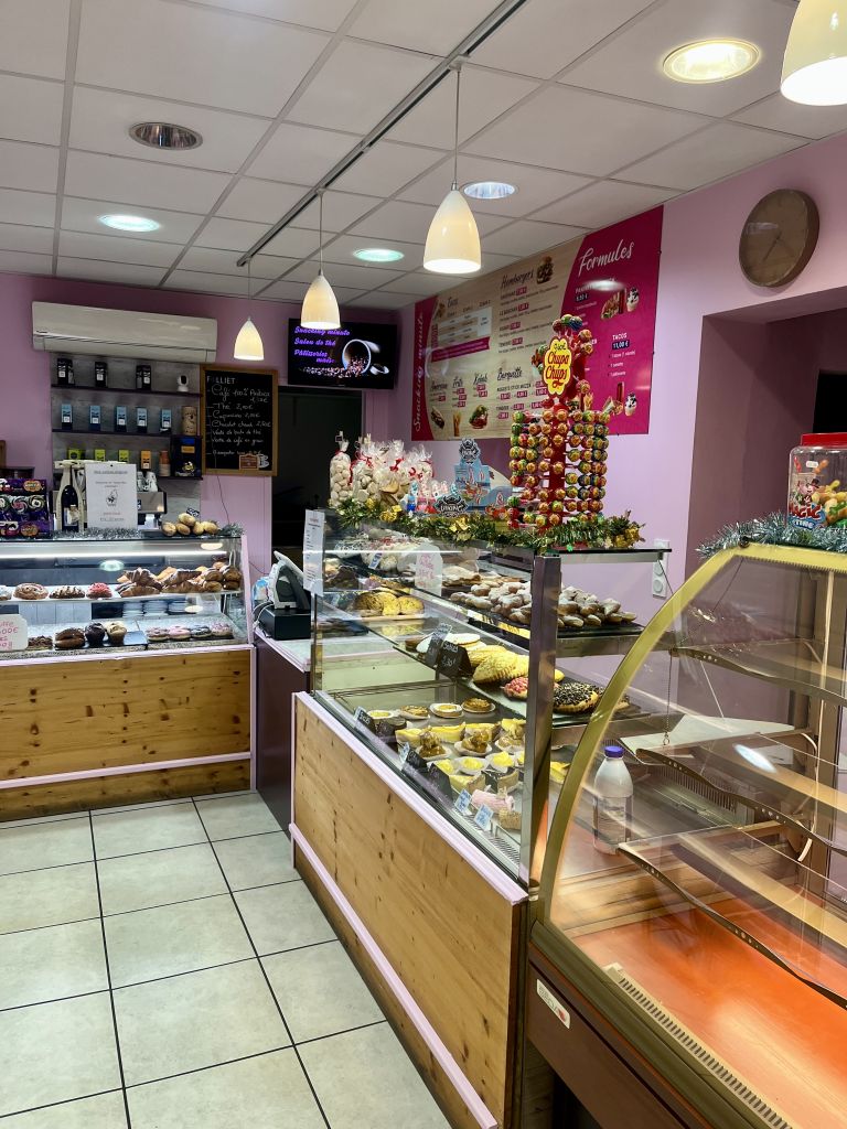 Fonds de commerce à reprendre au Cheylard : Snack, salon de thé, pâtisserie